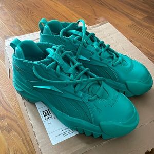 Cardi b v2 Reebok green